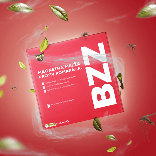 Ma boutique magnetna mreža protiv komaraca za vrata, pokazuje mrežu montiranu na vratima u unutrašnjem prostoru.