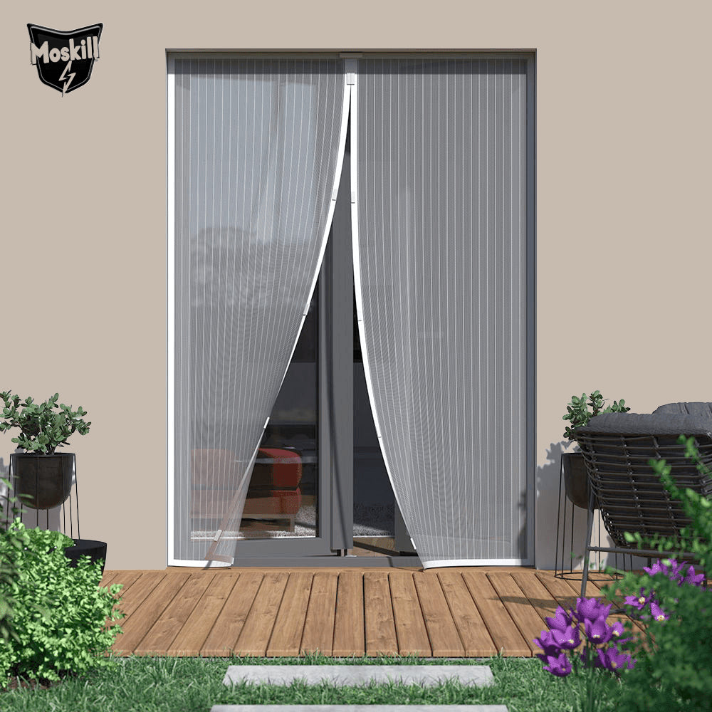 Mosquiteira magnética para porta da Ma Boutique, exibindo tecido preto com fechos magnéticos e design funcional.