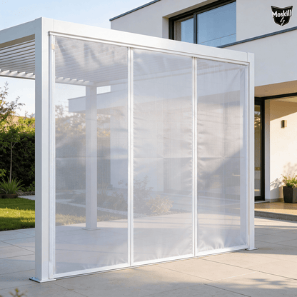 Moskill grande taille magnetic mosquito net displayed in a doorway, showcasing its mesh design and ease of use.